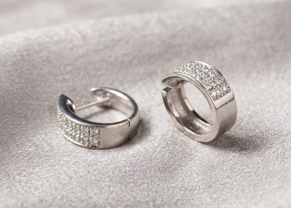18K White Gold Pavé Dome Huggie Hoop Earrings
