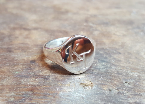 Signet ring with KT engraved on a round shaped signet