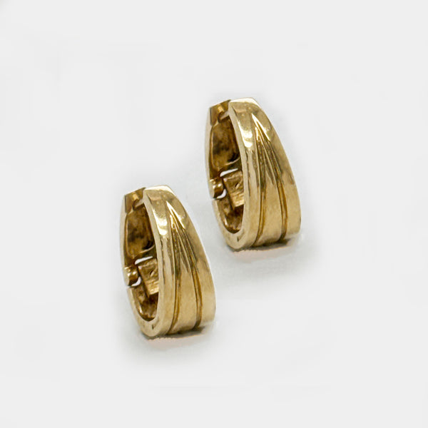 9K Yellow Gold Wide Ribbed Gold Huggie Earrings