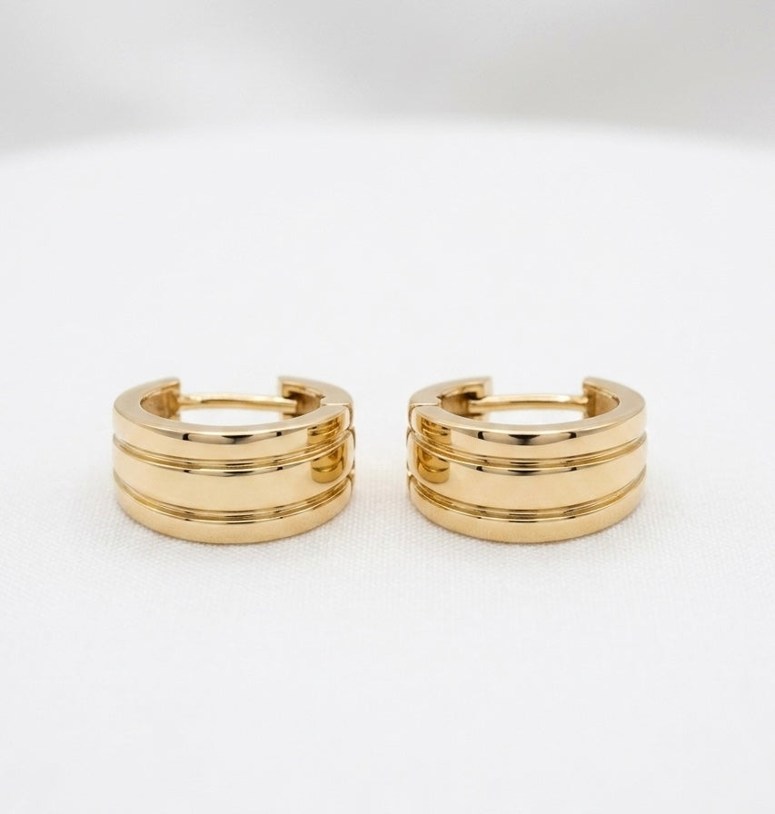 9K Yellow Gold Wide Ribbed Gold Huggie Earrings