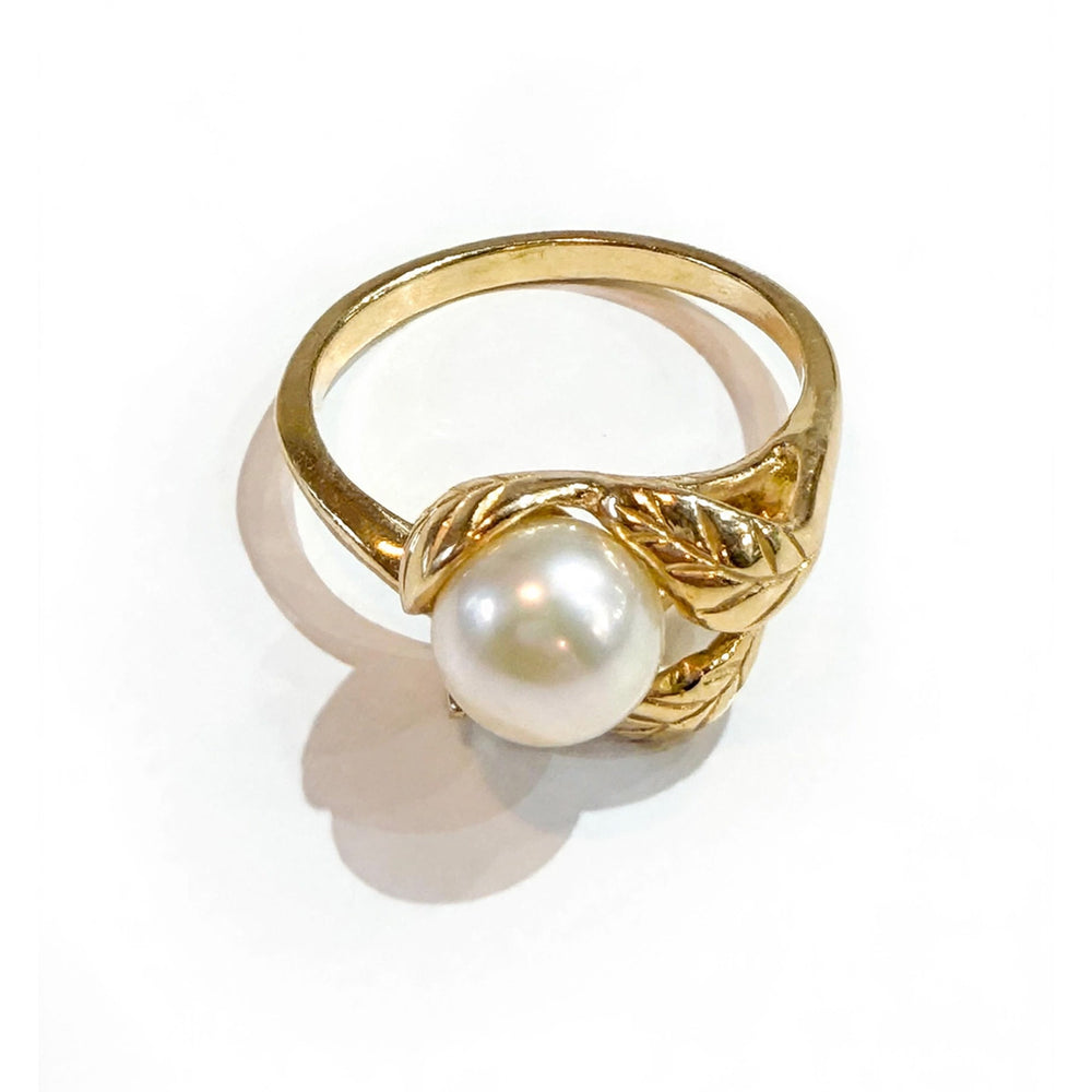 9K Yellow Gold Pearl Leaf Accent Ring
